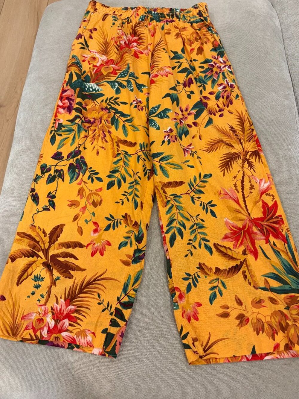 Rachel Roy Hawaiian yellow flowered wide leg pants Medium-Large